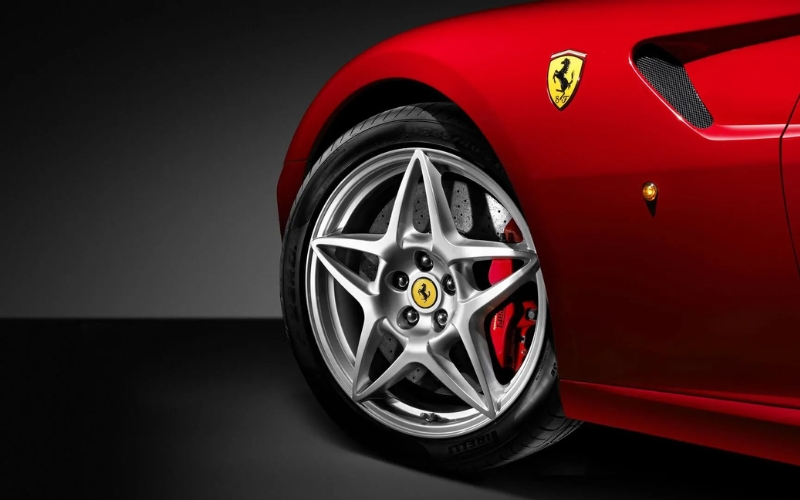 Logo Ferrari là biểu tượng của sức mạnh, tốc độ