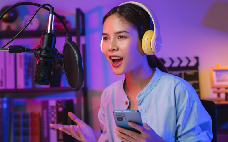 làm nội dung bằng podcast