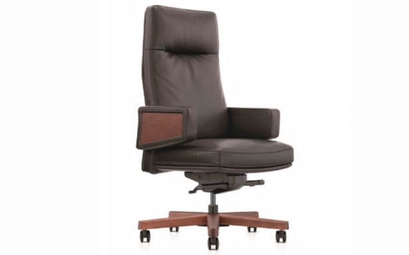 ghế giám đốc trung niên