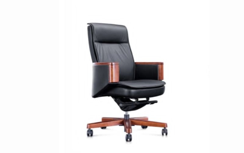 ghế giám đốc trung niên