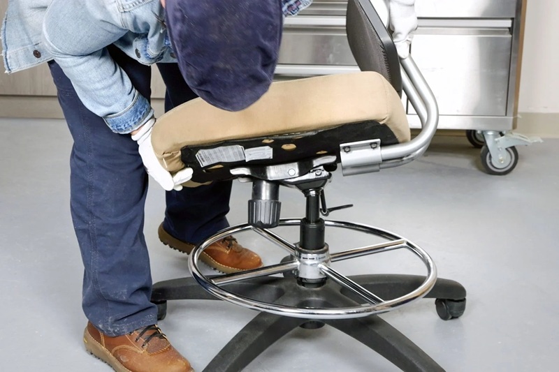 Cách sửa tựa lưng ghế bị lỏng